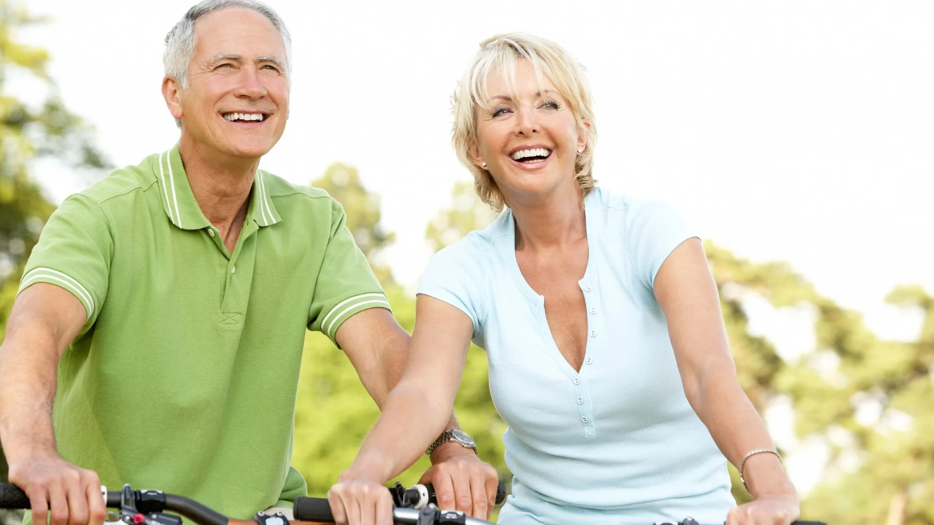 couple goes for a bike ride and talks about What to expect after dental implant surgery